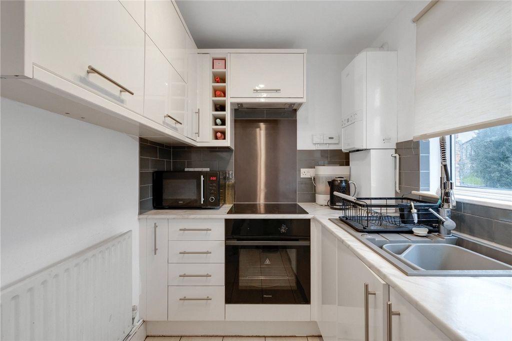 Property photo 2 of 6 Kitchen