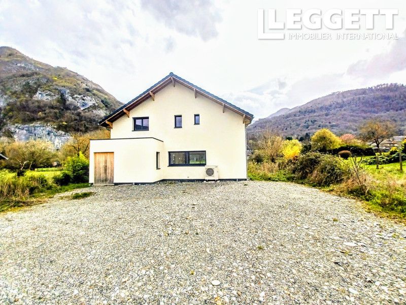 Property photo 2 of 10