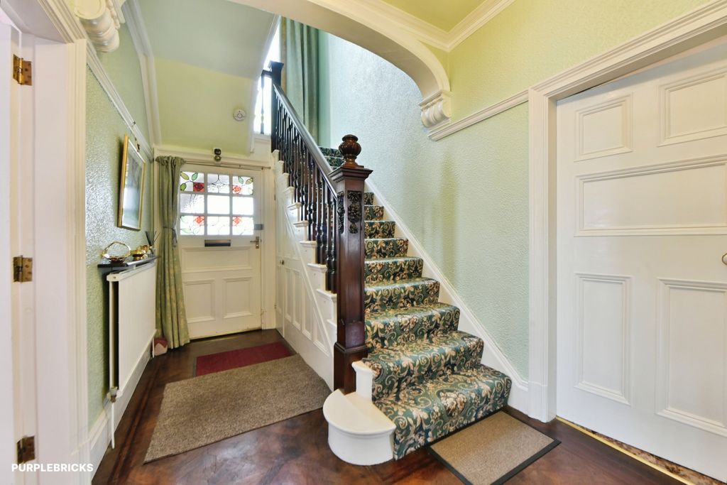 Property photo 2 of 22 Hallway