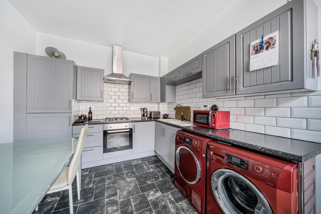 Property photo 3 of 15 2-1371588-8-68F6678ce82F8-2.Jpg