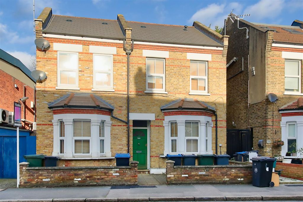 Property photo 1 of 6 611B_Kingston_Road_Ex.Jpg