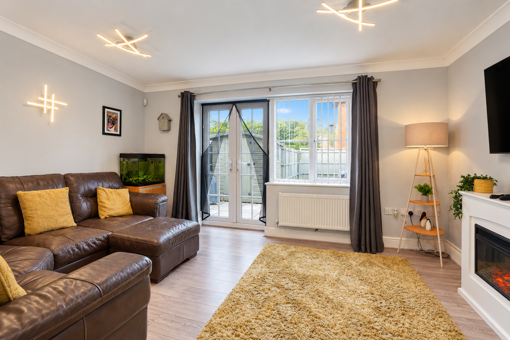 Property photo 2 of 13 002