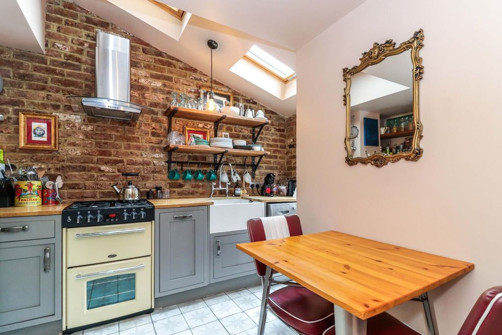 Property photo 2 of 17 Kitchen/Breakfast Room