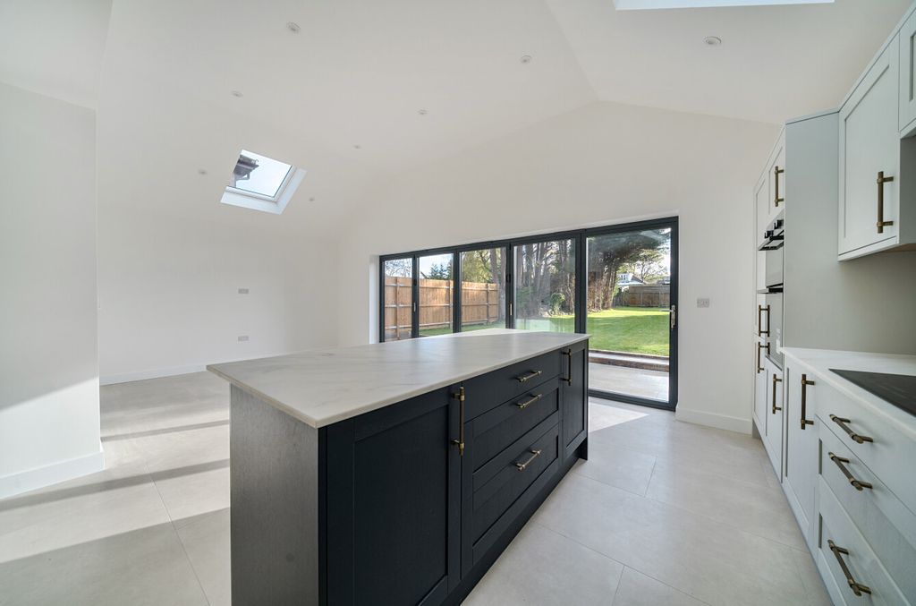 Property photo 3 of 35 1383992-19-6925B6...