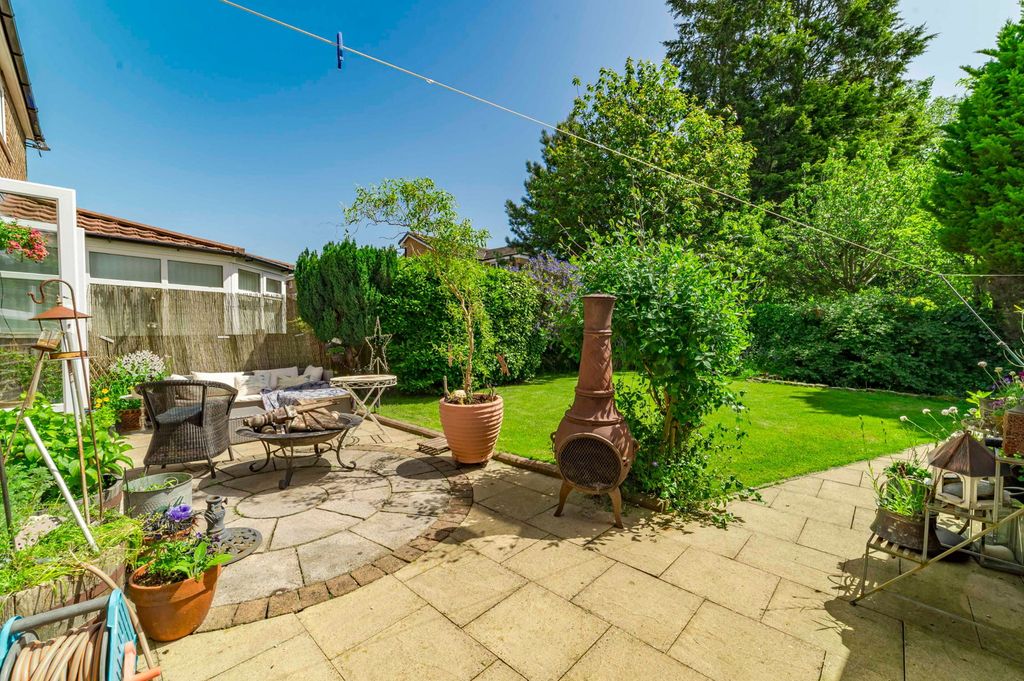 Property photo 2 of 28