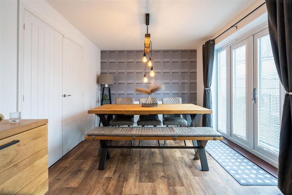 Property photo 3 of 13 Kitchen Diner