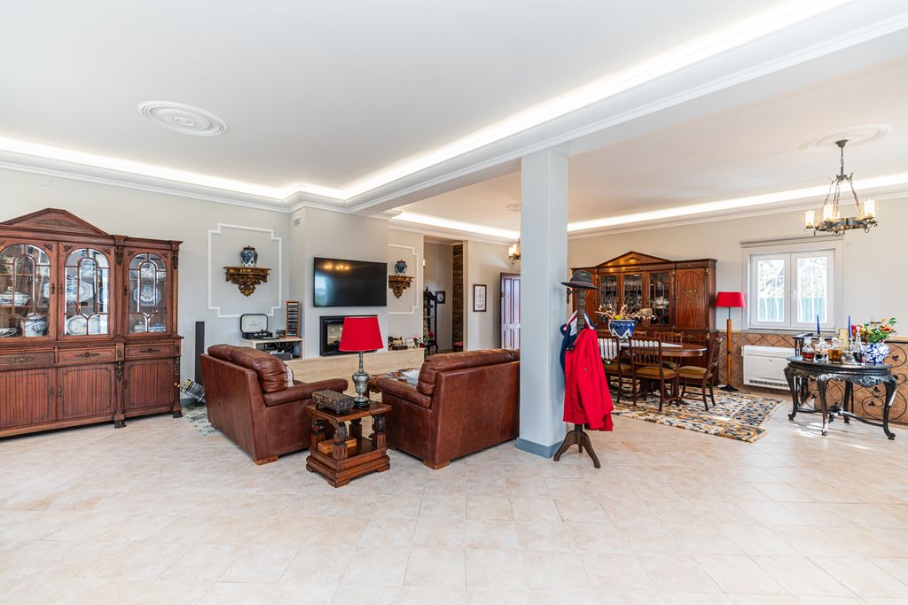 Property photo 3 of 45