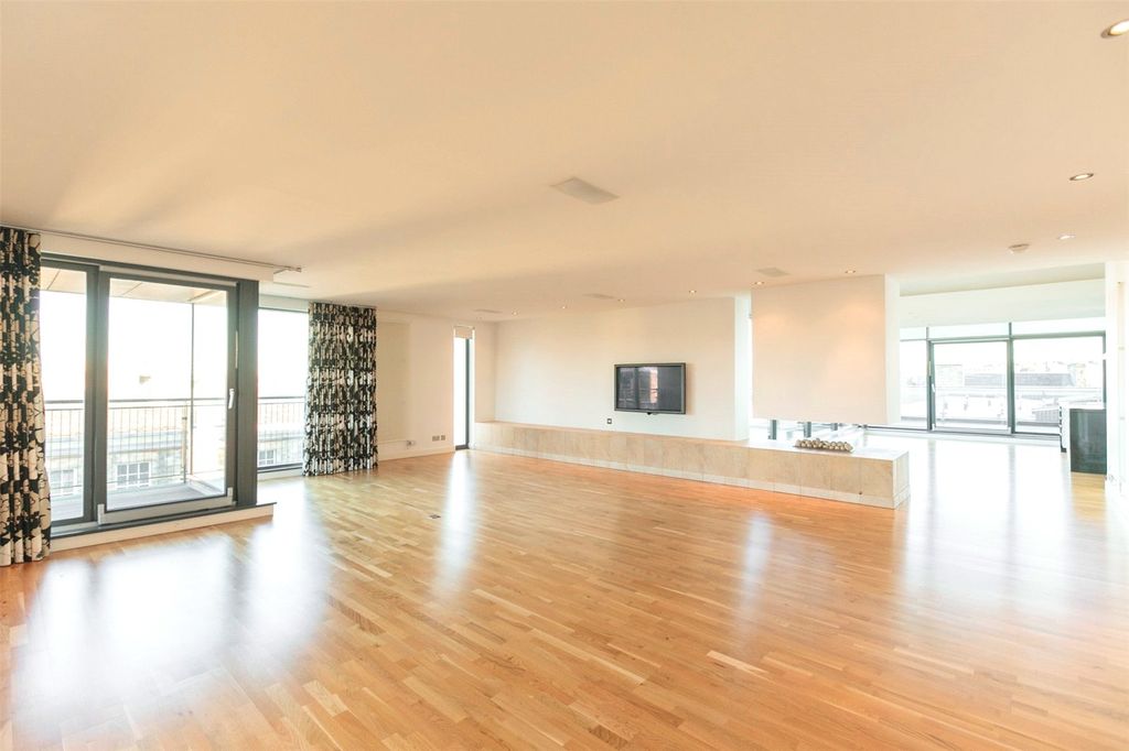 Property photo 3 of 14 Photo 3