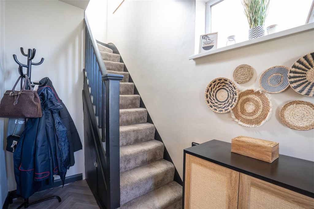 Property photo 2 of 20 Entrance Hallway