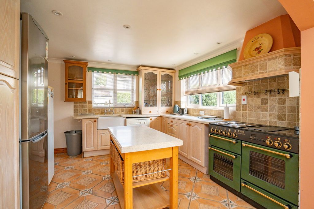 Property photo 2 of 11