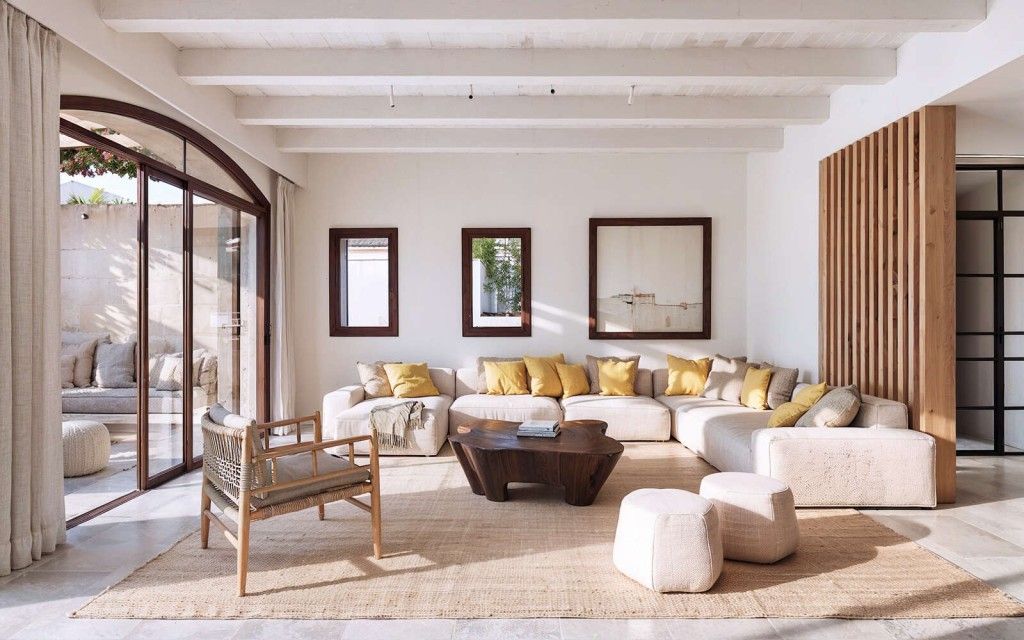 Property photo 3 of 20 Living (2)