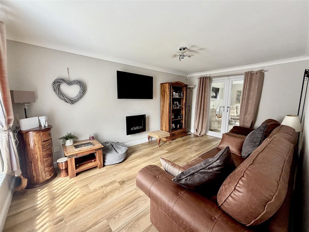 Property photo 3 of 46 Lounge