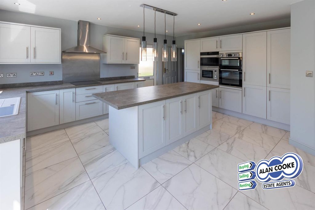 Property photo 2 of 15 Kitchen