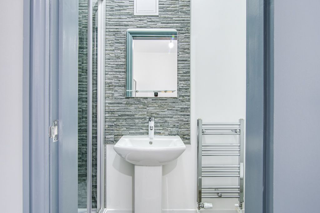 Property photo 1 of 13 Ensuite