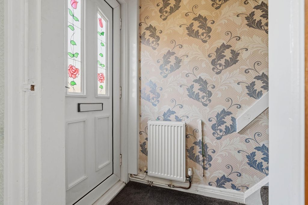 Property photo 2 of 17 Hallway