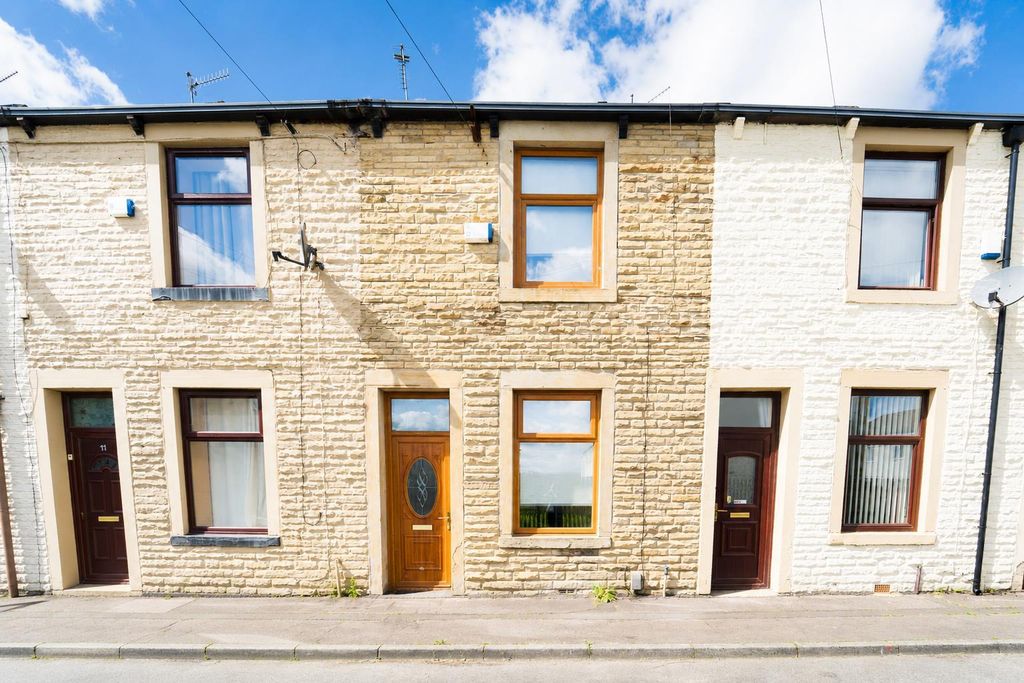 Property photo 3 of 18