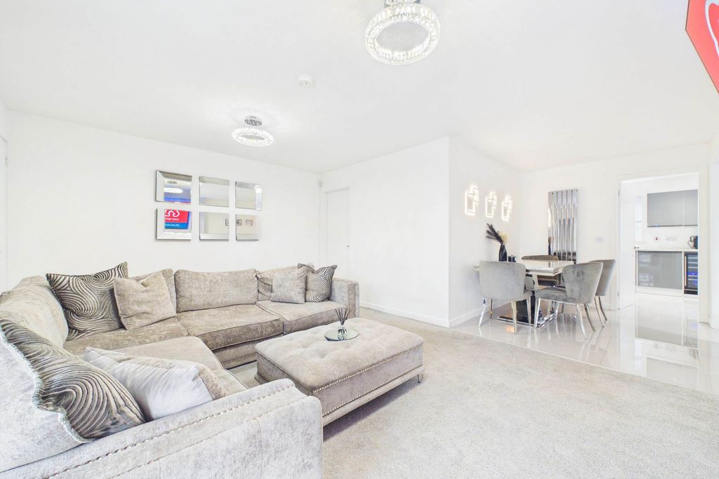 Property photo 3 of 30