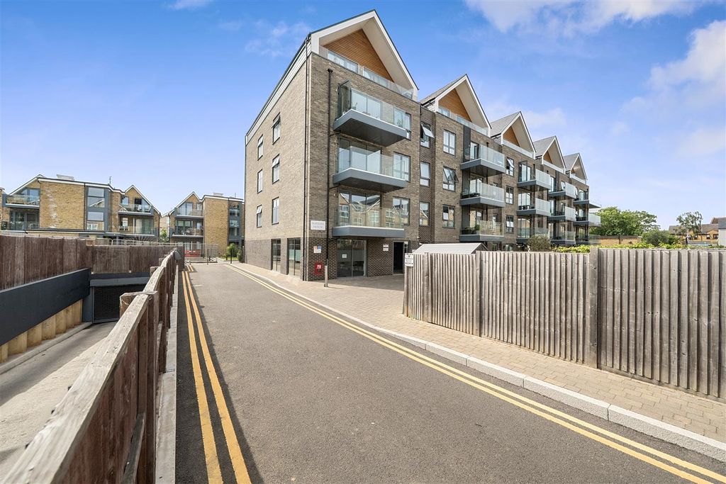 Property photo 1 of 13 1469592-3-6A188c22B9E40.Jpg