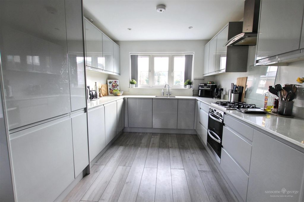 Property photo 2 of 18 Kitchen