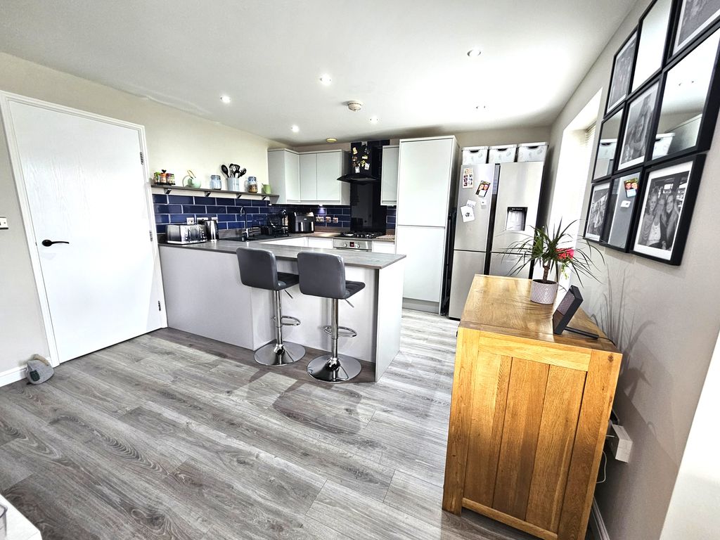 Property photo 2 of 20 Living Kitchen Diner