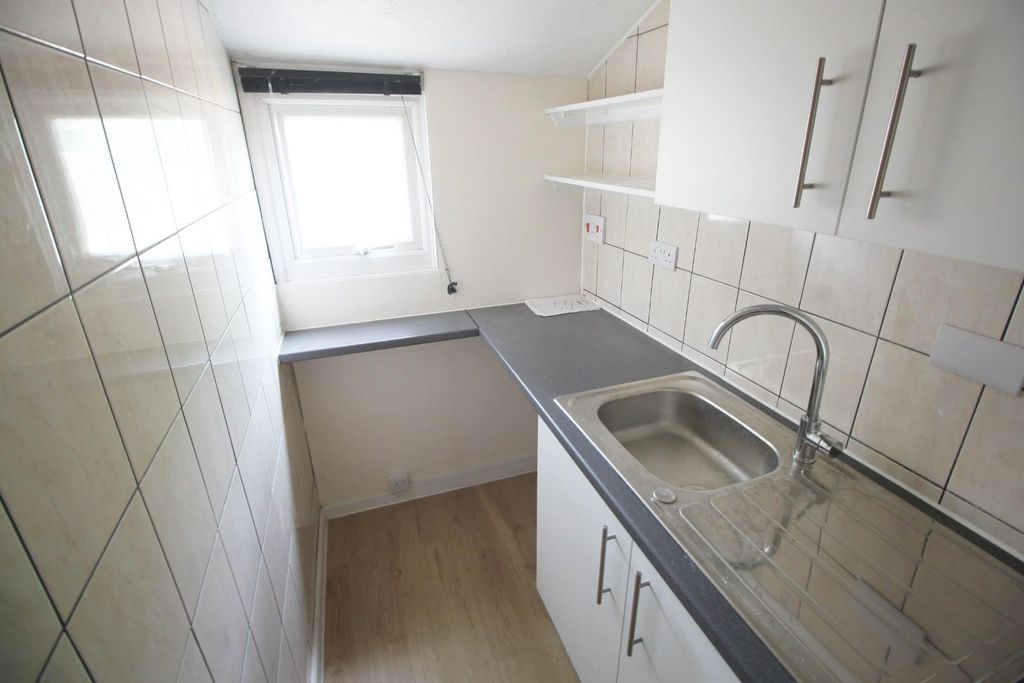 Property photo 2 of 4 Kitchen.Jpg