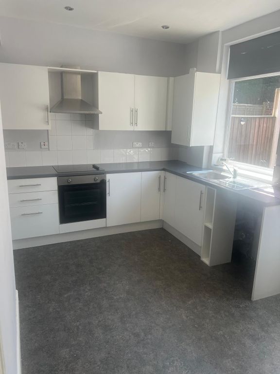Property photo 1 of 8 Kitchen