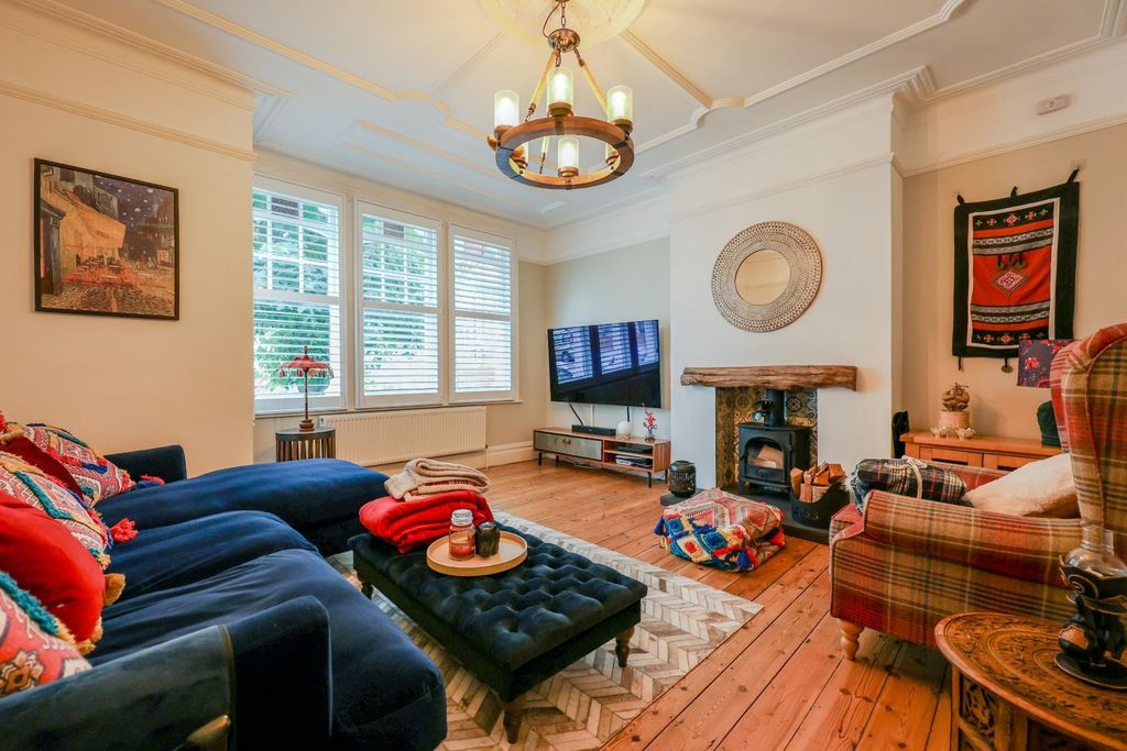 Property photo 2 of 25