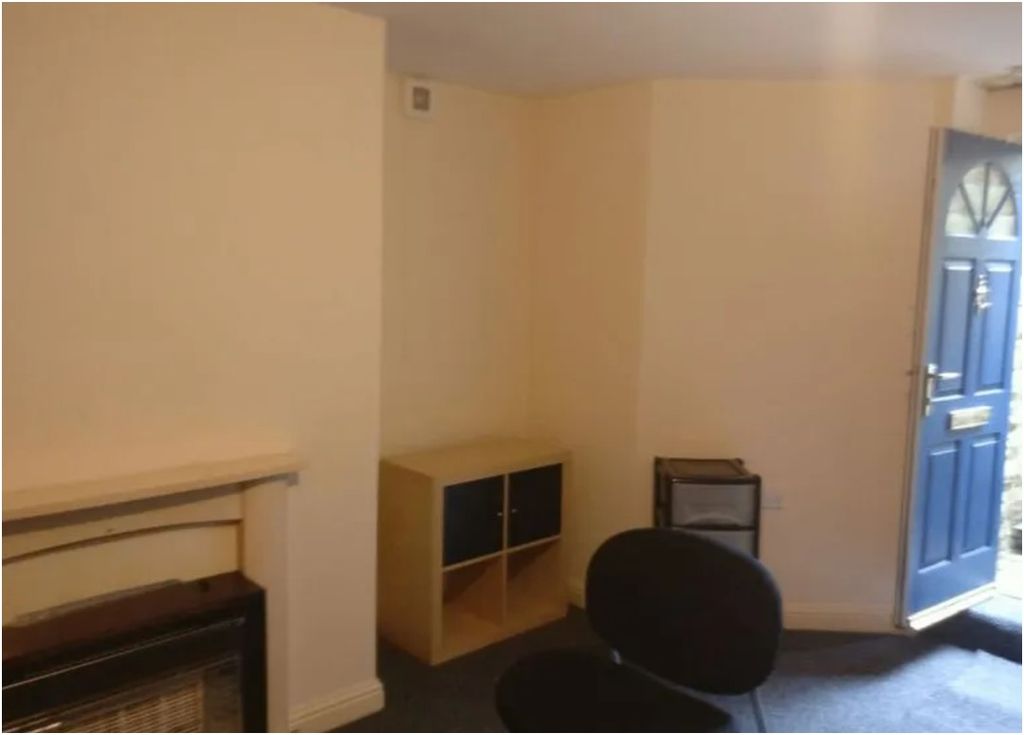 Property photo 3 of 10 Bedsit