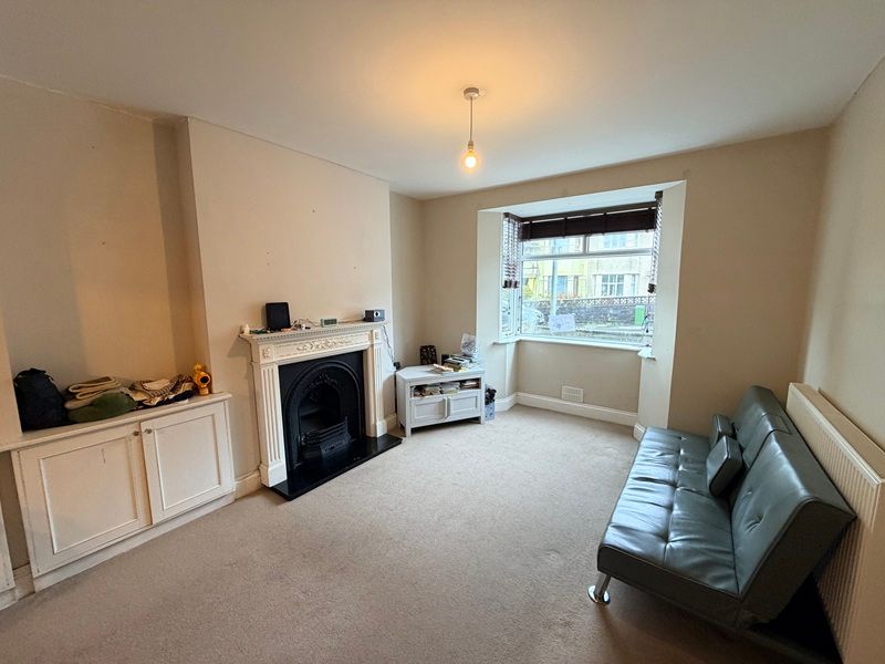 Property photo 2 of 11 Lounge