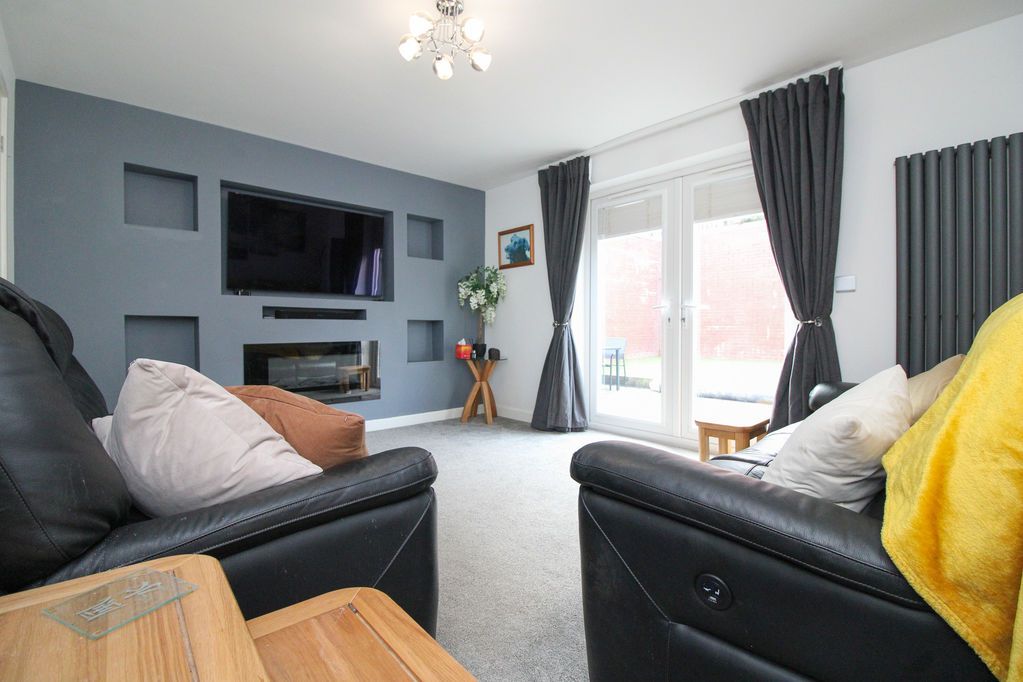 Property photo 2 of 17 Lounge