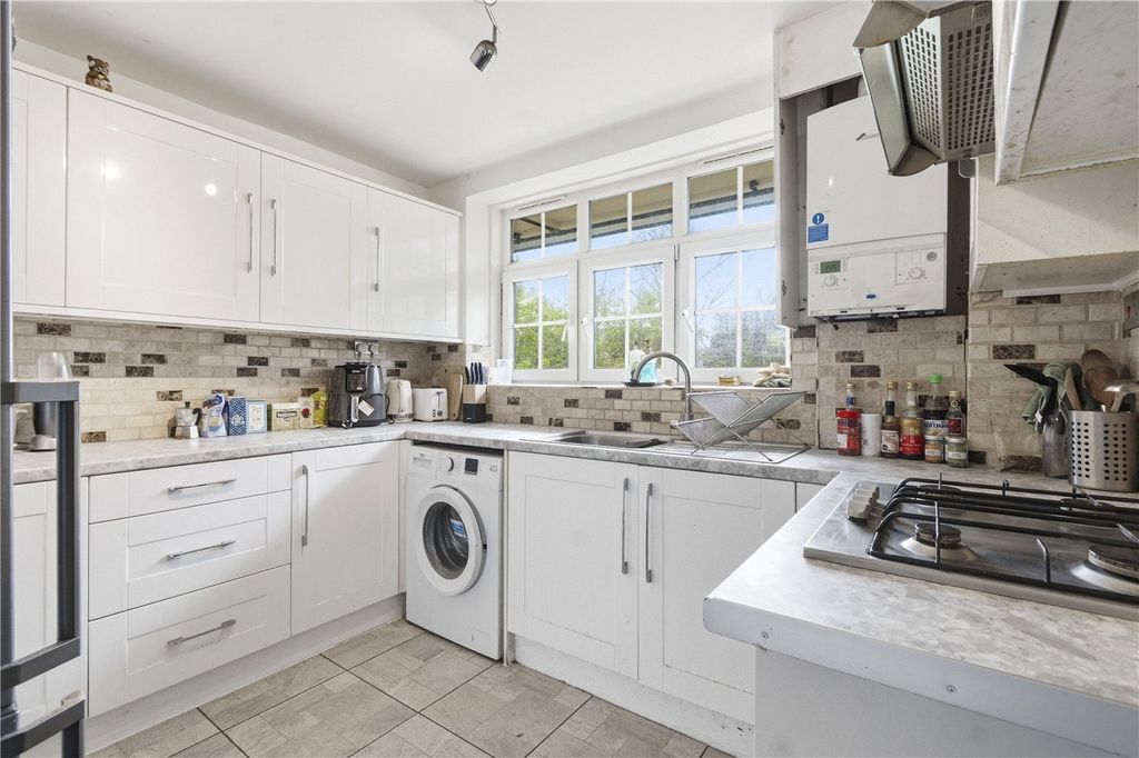 Property photo 3 of 10 Kitchen