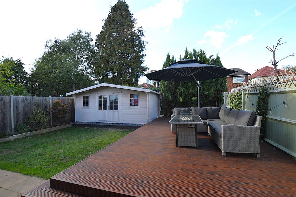 Property photo 3 of 10 5 Kimber Place Garden.Jpg