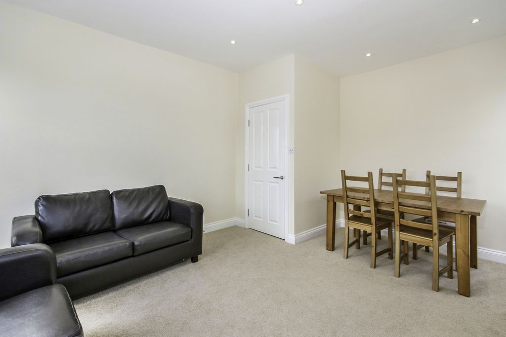 Property photo 3 of 8 Photo 1