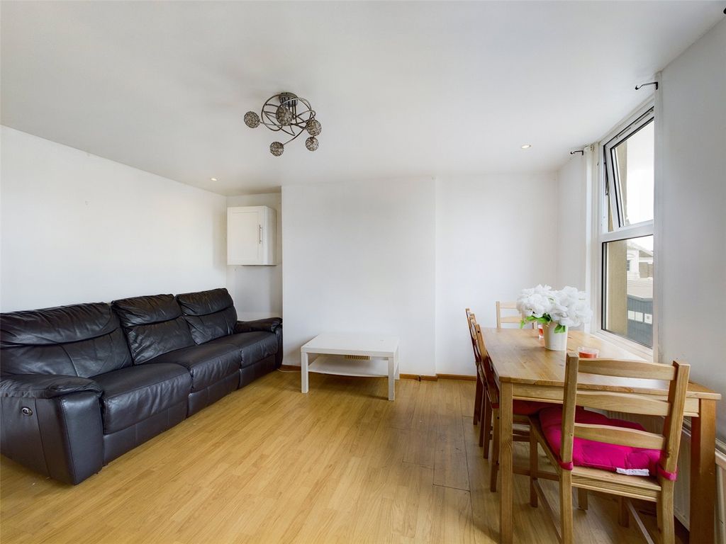 Property photo 2 of 9 Picture No. 14