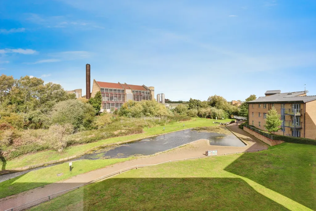 Apartment in Northamptonshire NN4, Far Cotton and Delapre - More