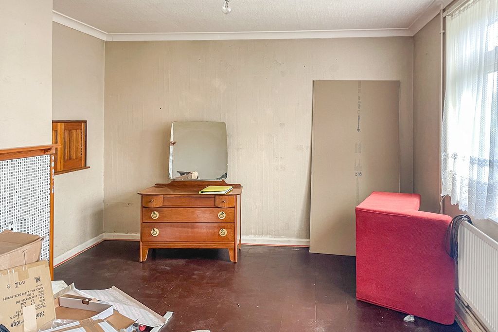 Property photo 2 of 10 34 Eastdale Road, Burgess Hill, Rh15 0Nh