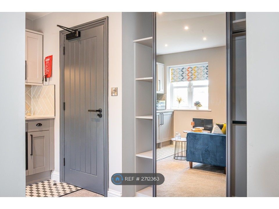 Property photo 3 of 14 Built In Wardrobe