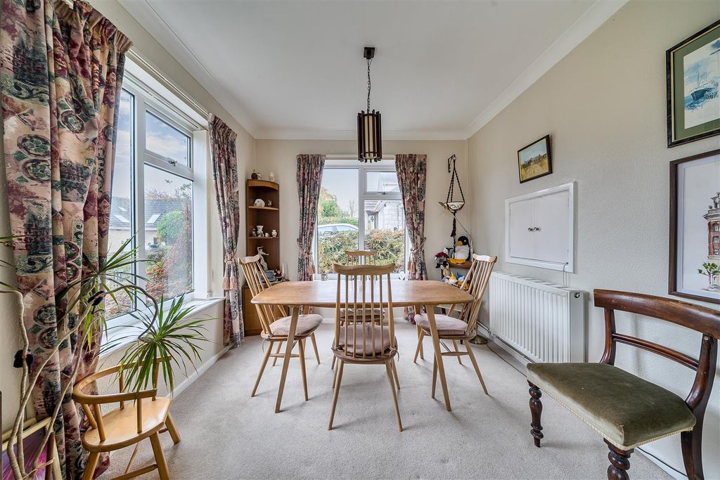 Property photo 3 of 17 Sitting Room