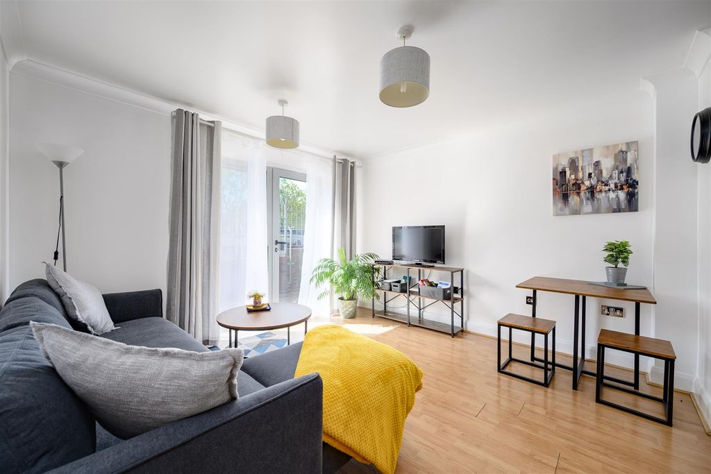 Property photo 2 of 18 15 Mandara Point-6.Jpg