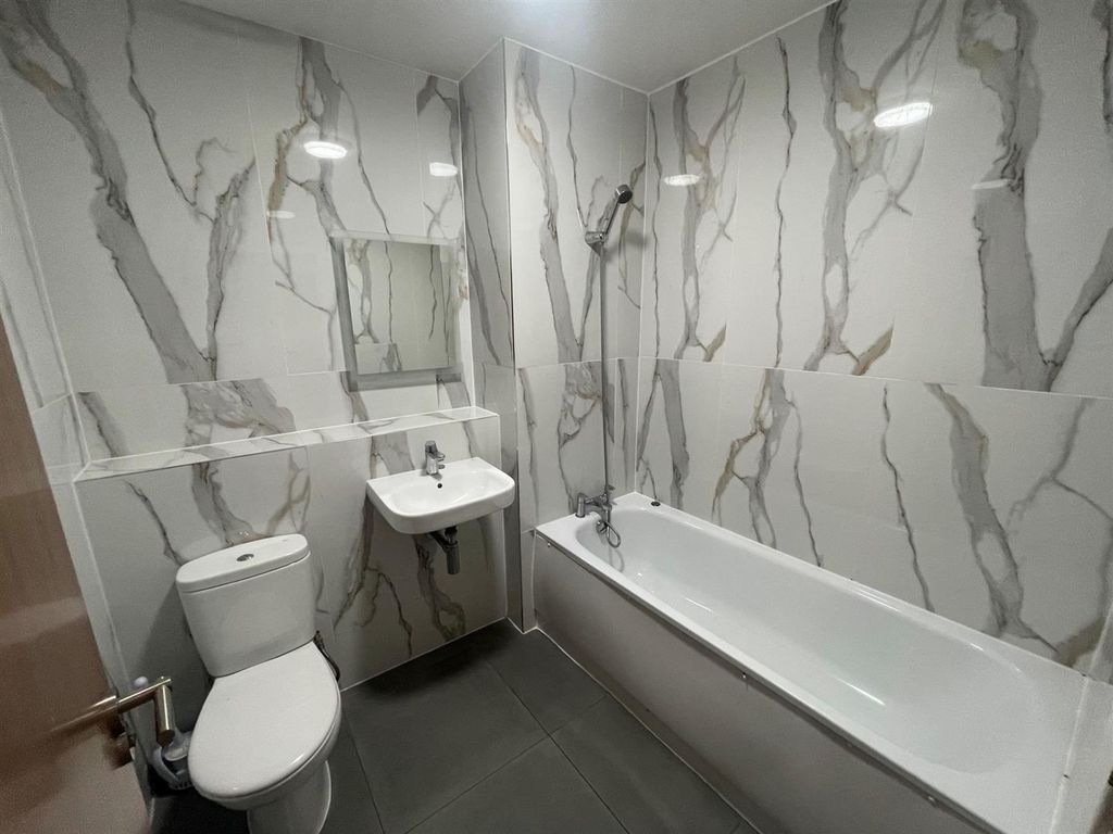 Property photo 1 of 5 Bathroom