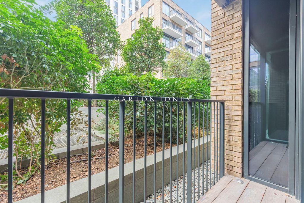 Property photo 3 of 11 Terrace