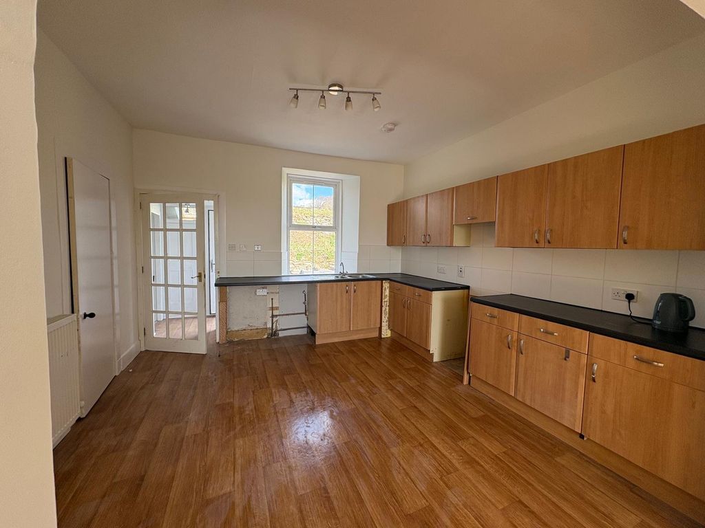 Property photo 2 of 10 Photo 2