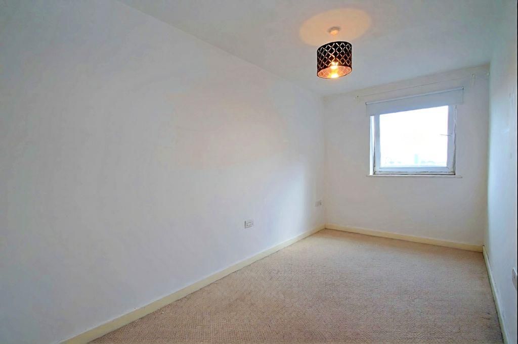 Property photo 3 of 8 Bedroom.Jpg