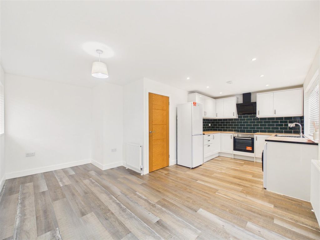 Property photo 3 of 12 Cam05451G0-Pr0151-Still002.Jpg