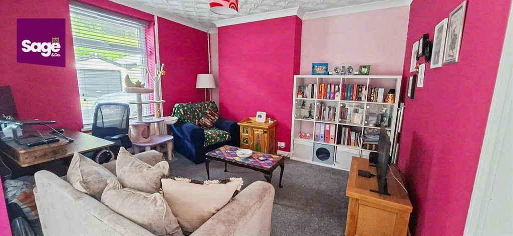 Property photo 2 of 18