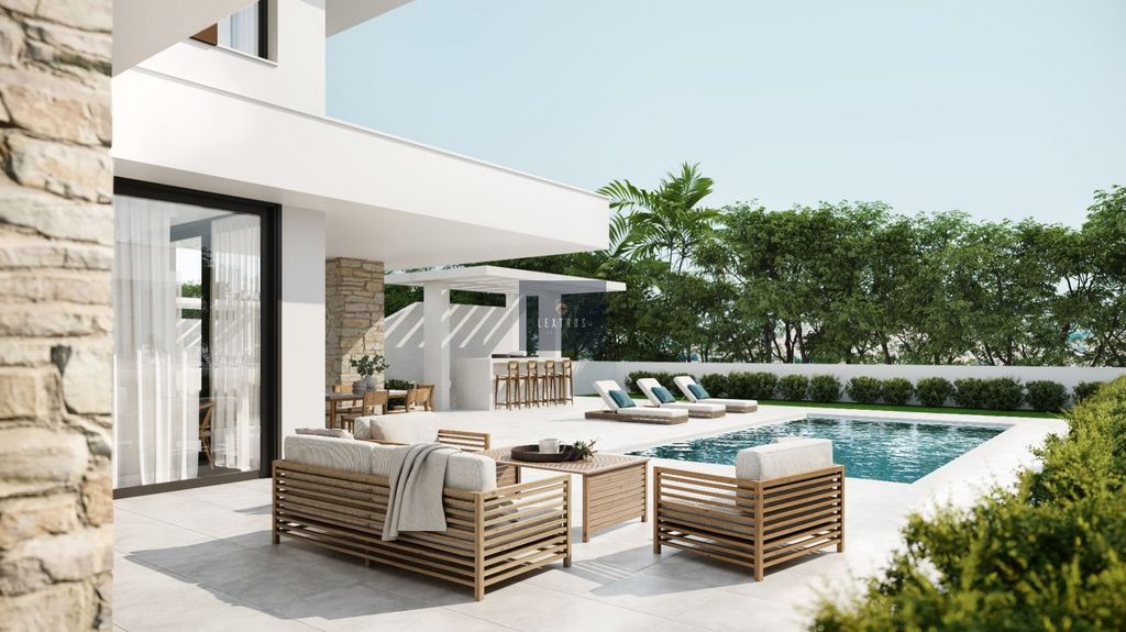 Property photo 2 of 23