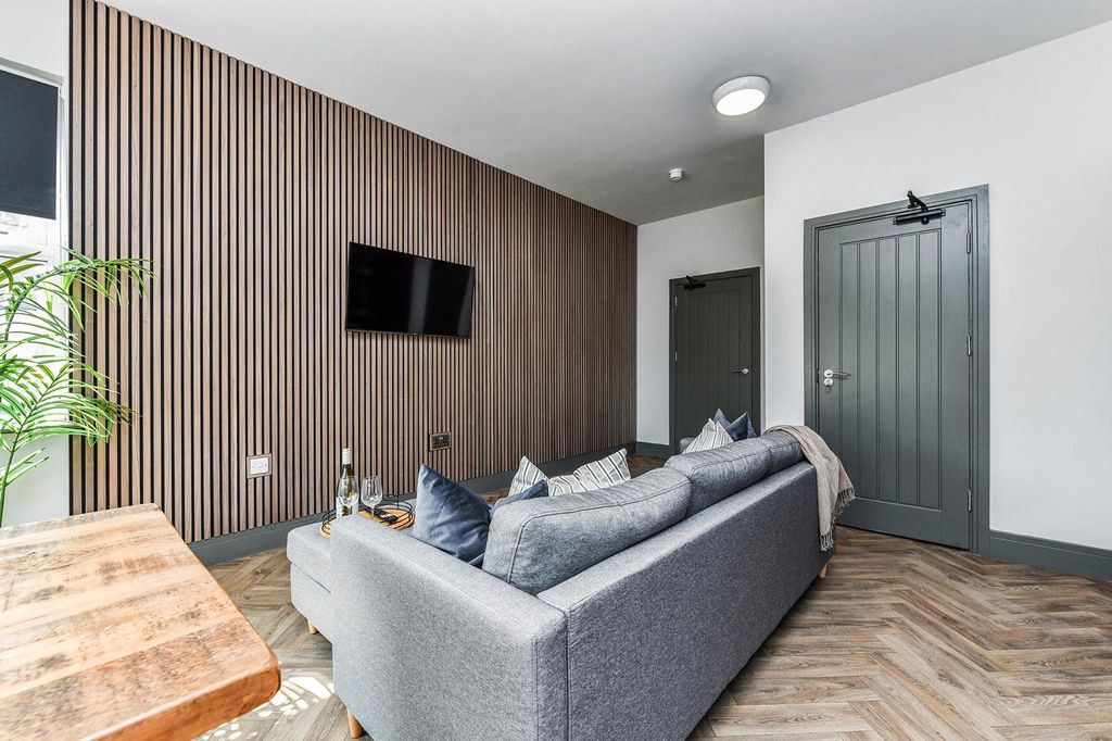 Property photo 2 of 3