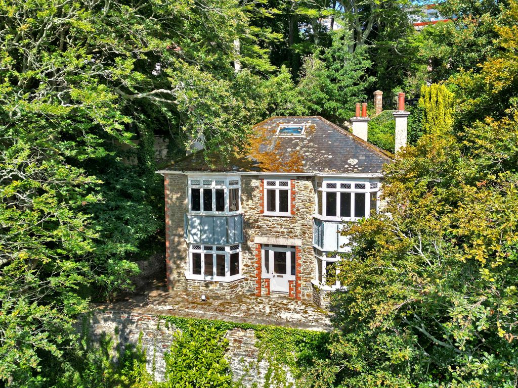 Property photo 2 of 18 Image