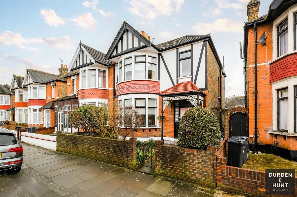 Property photo 1 of 26 Arundel Gardens-40_Web.Jpg