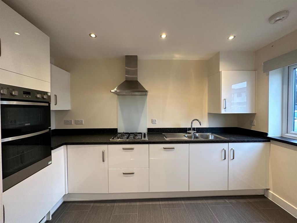 Property photo 2 of 17 Kitchen
